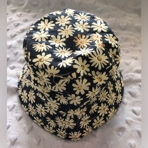 Daisy Print Bucket Hat - Navy & Cream
